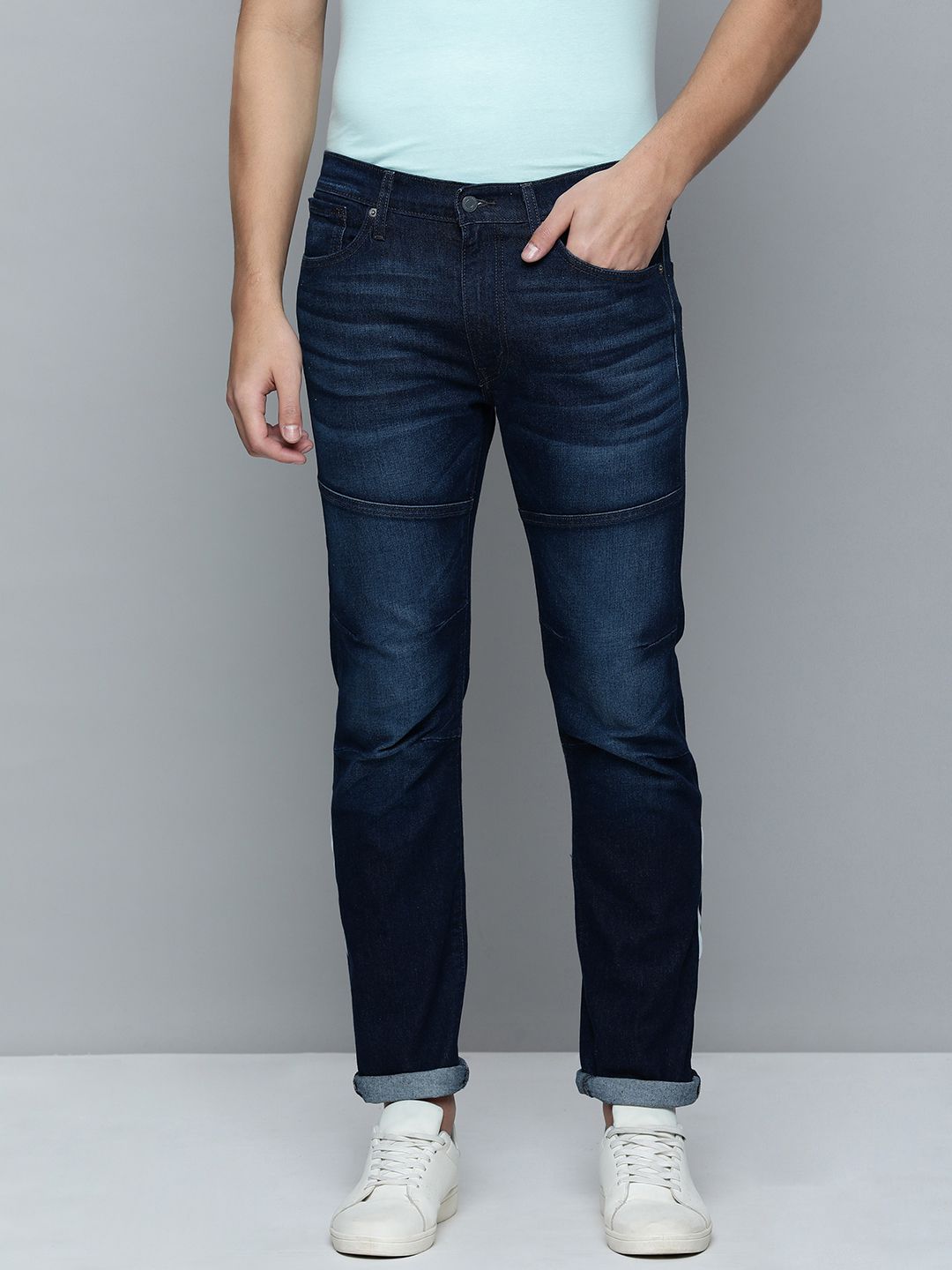Levis Men Blue 513 Slim Straight Fit Mid Rise Light Fade Stretchable ...