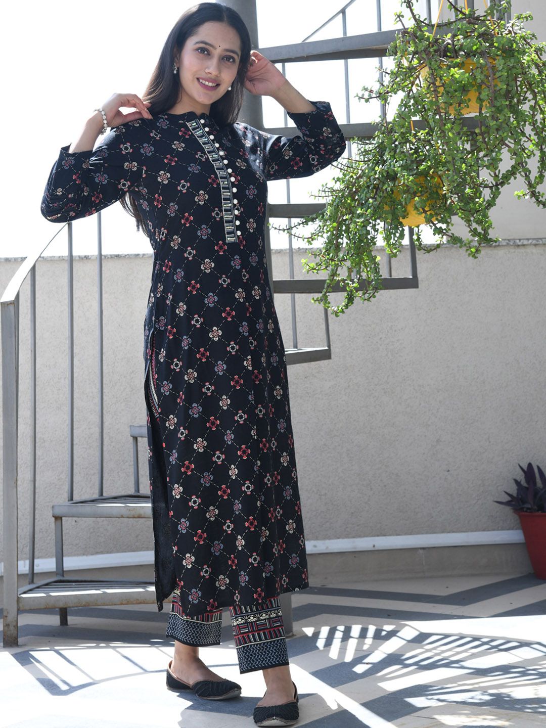 Women Black Ethnic Printed Straight Kurta With Trouser