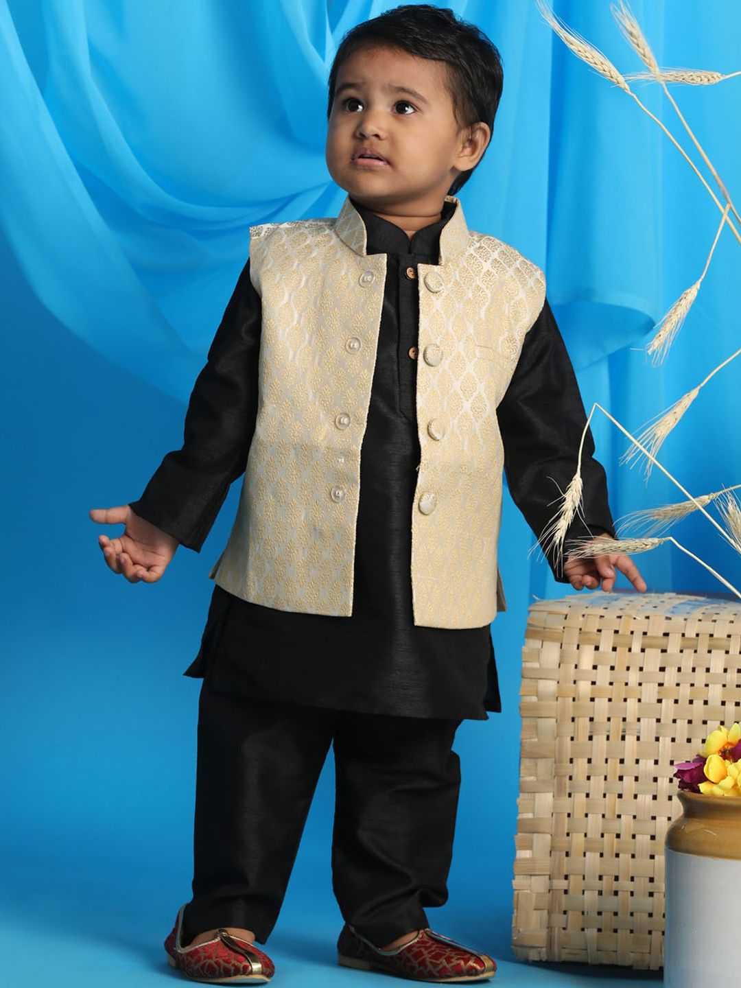 VASTRAMAY Boys Black Solid Kurta With Salwar And Nehru Jacket-picture-11