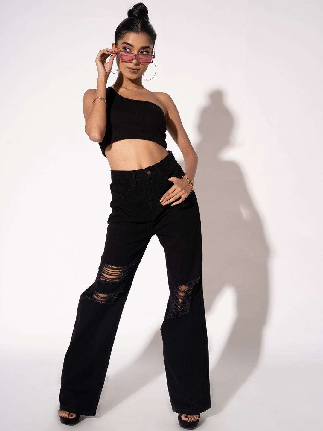 Off Duty India Women Black Comfort Wide Leg High-Rise Mildly Distressed Jeans-picture-33