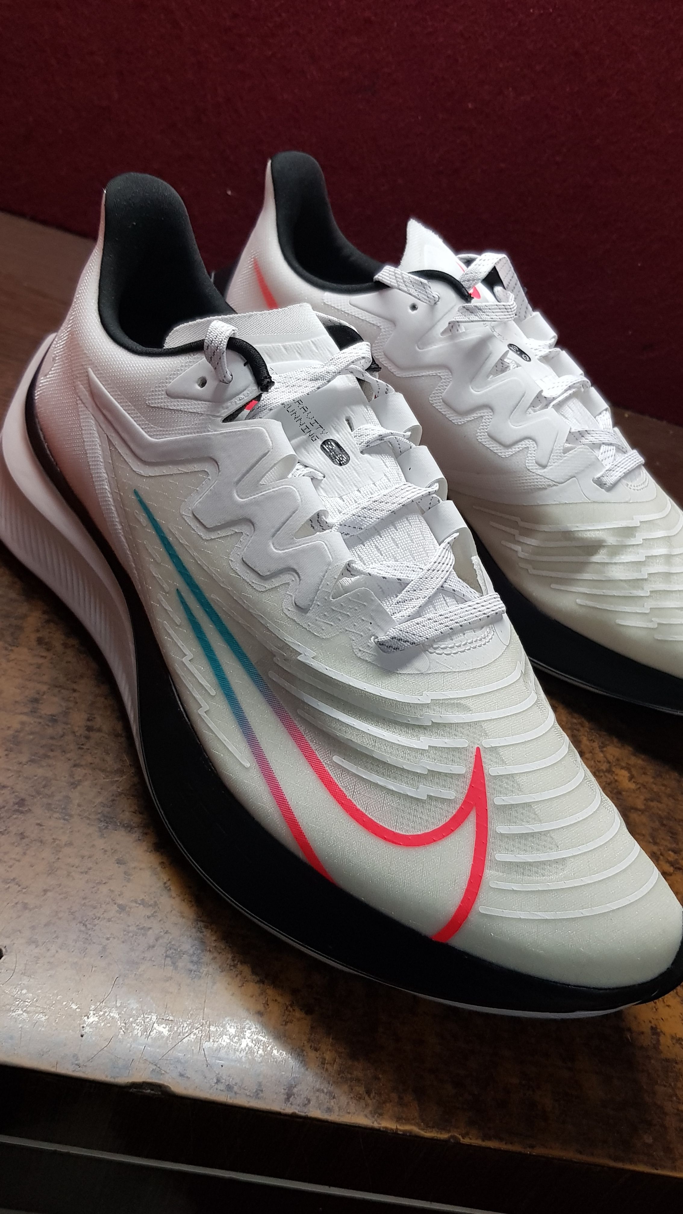 nike zoom gravity 2 white