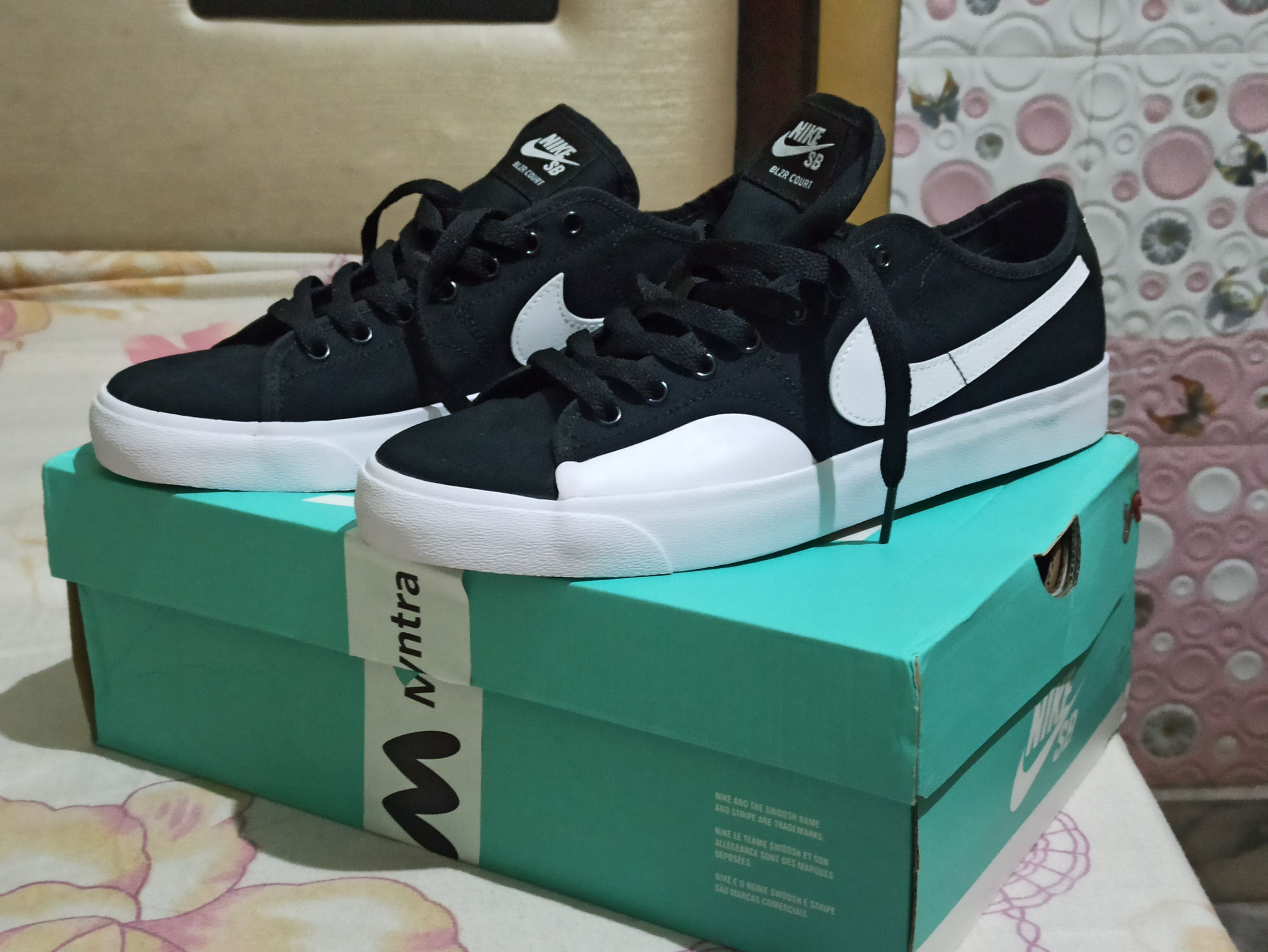Buy Nike Unisex Black & White Solid SB Blazer Court Skate 