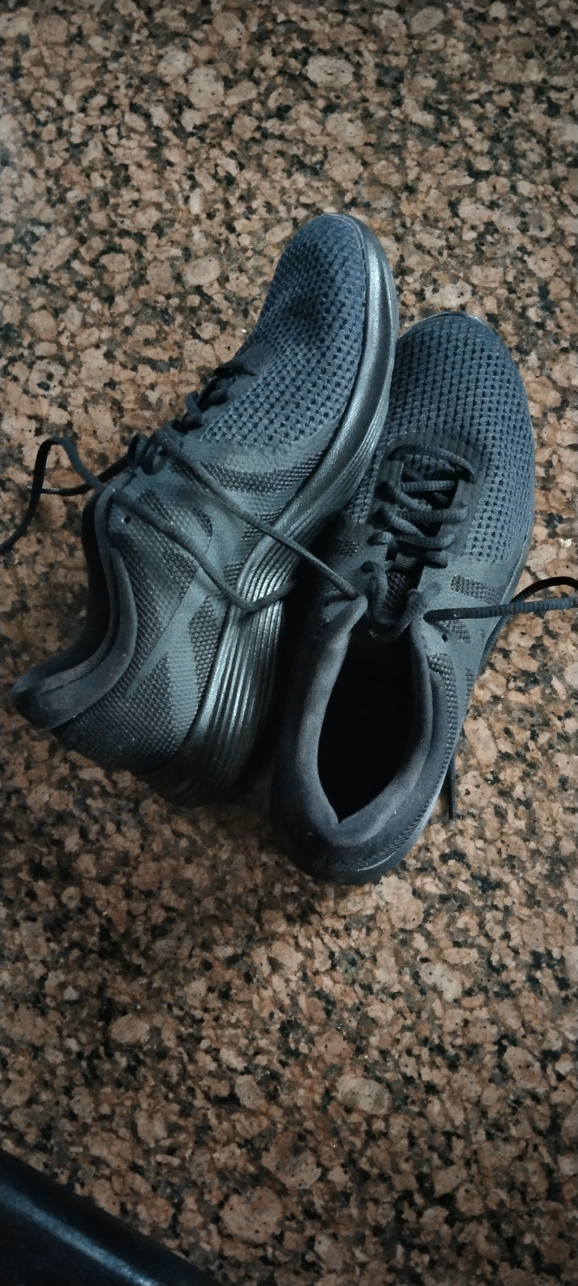 nike revolution 4 men's black