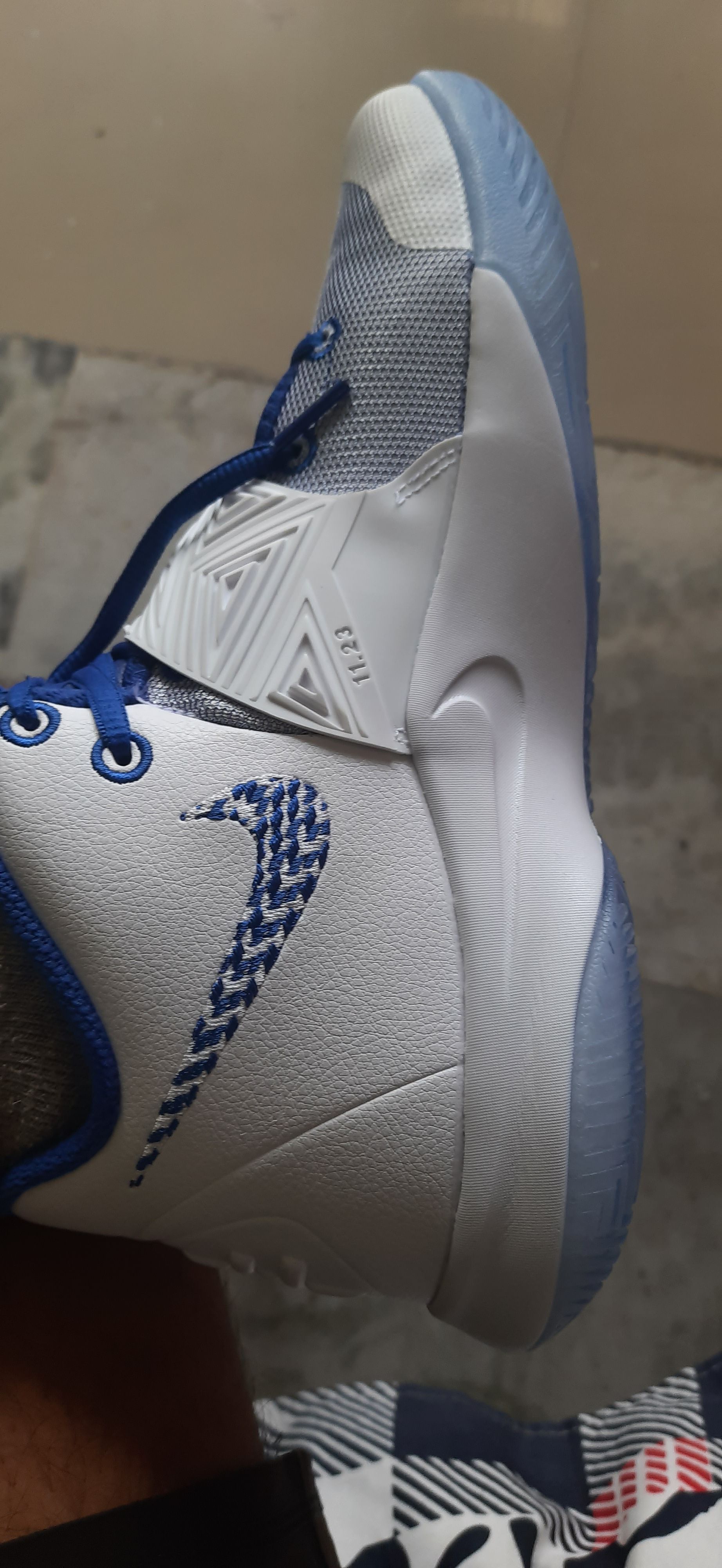 Men’s Nike Kyrie flytrap 3 in Blue and White Nike Kyrie Flytrap 3 “White Varsity Royal” Used but... | Depop main image 3