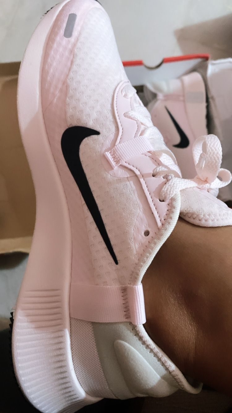 nike reposto women's shoe review