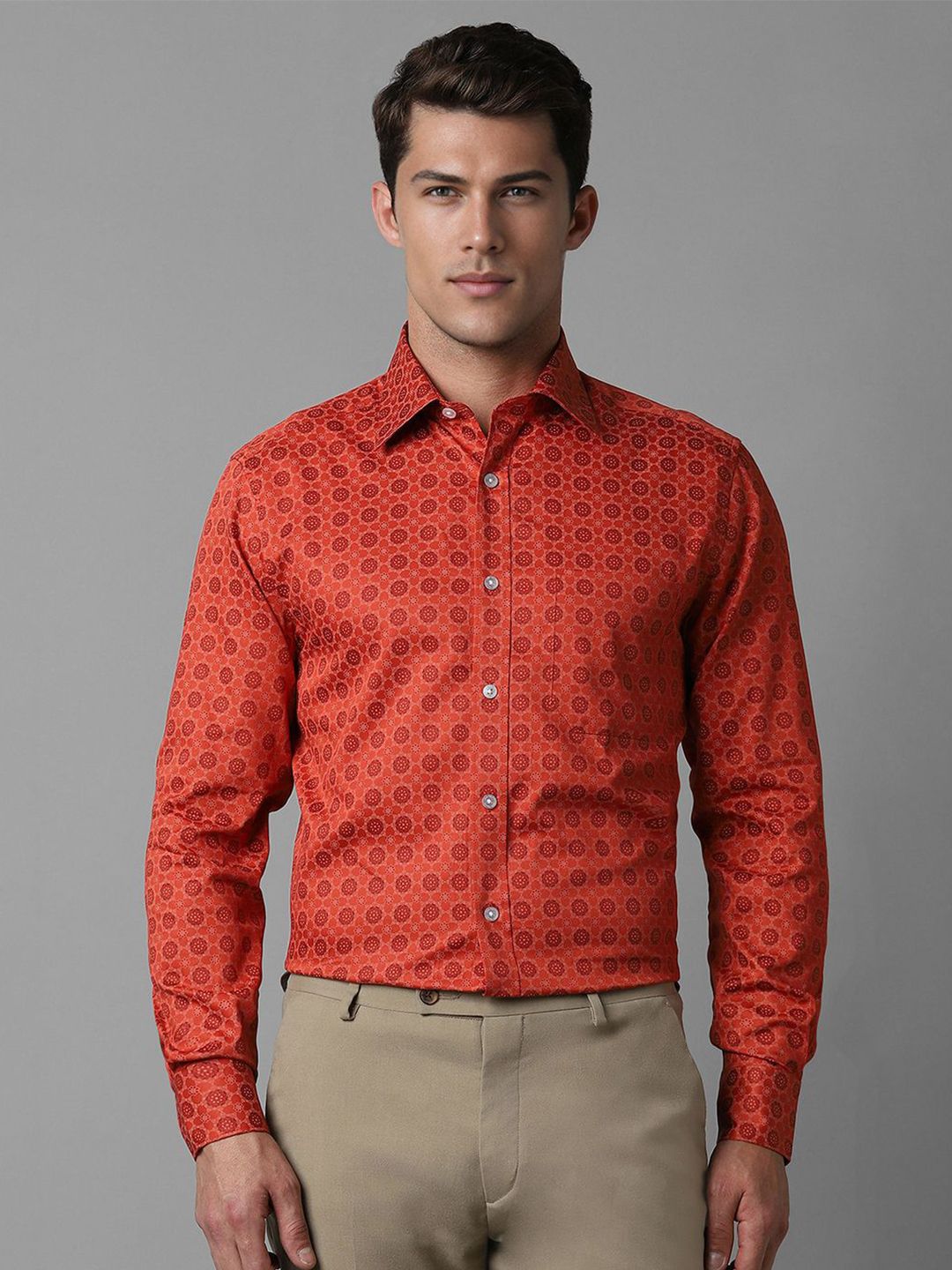 Louis Philippe Men Classic Spread Collar Floral Printed Cotton Formal Shirt-picture-24