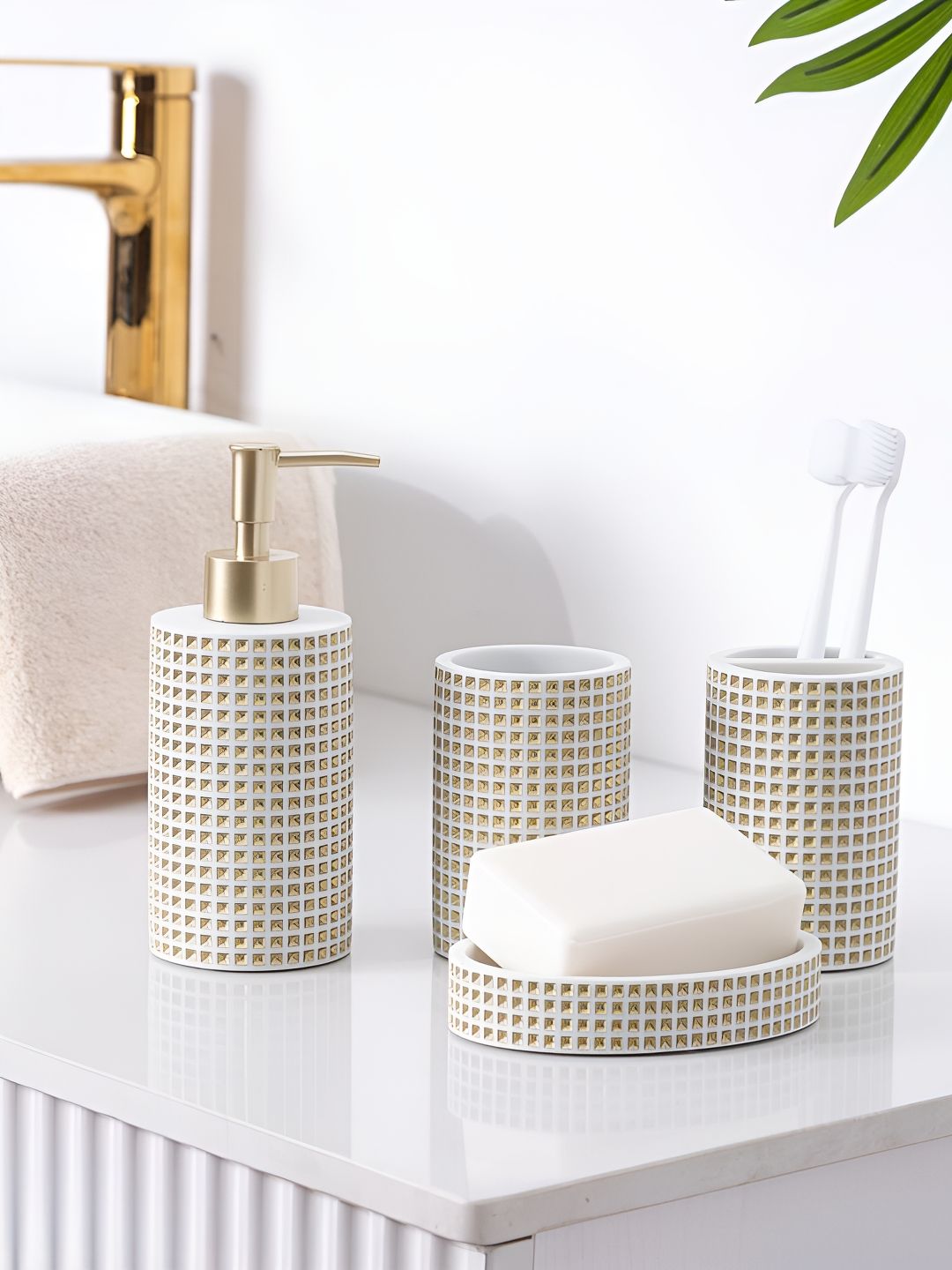 Pano White 4 piece Textured Polyresin Bath Accessories Set-image-28