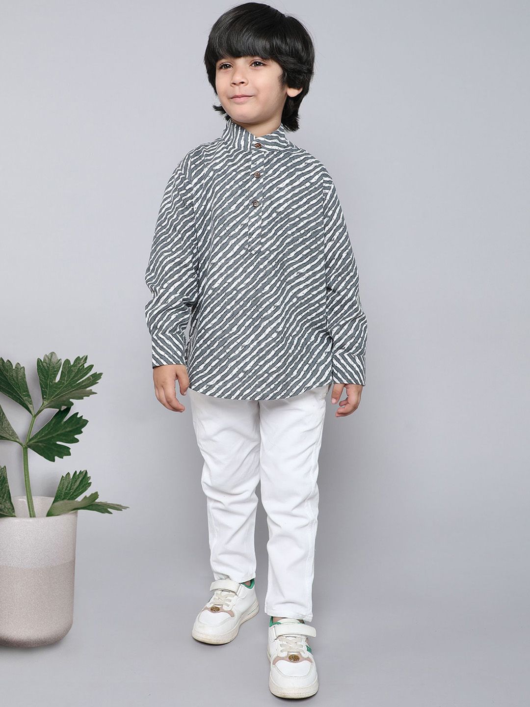 BAATCHEET Boys Printed Regular Pure Cotton Kurta with Trousers-picture-14