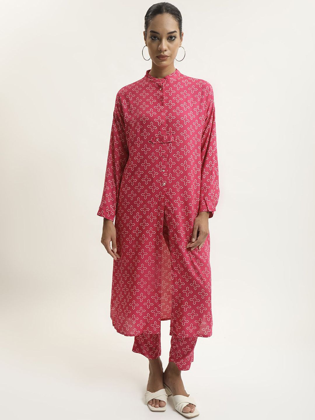 BLACK & BLAH BLAH Geometric Printed Mandarin Collar A-Line Kurta with Trousers-picture-13
