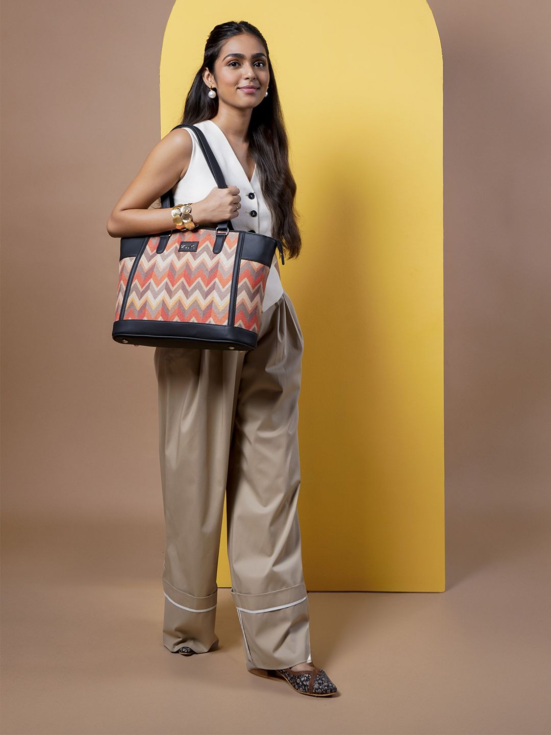 ZOUK Printed Structured Tote Bag-picture-28