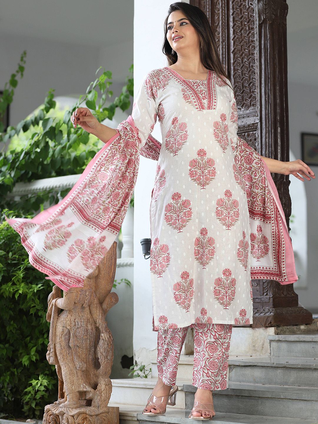 Women Grey Short Sleeves Keyhole Neck Straight Pure Cotton Kurta And Trousers Set