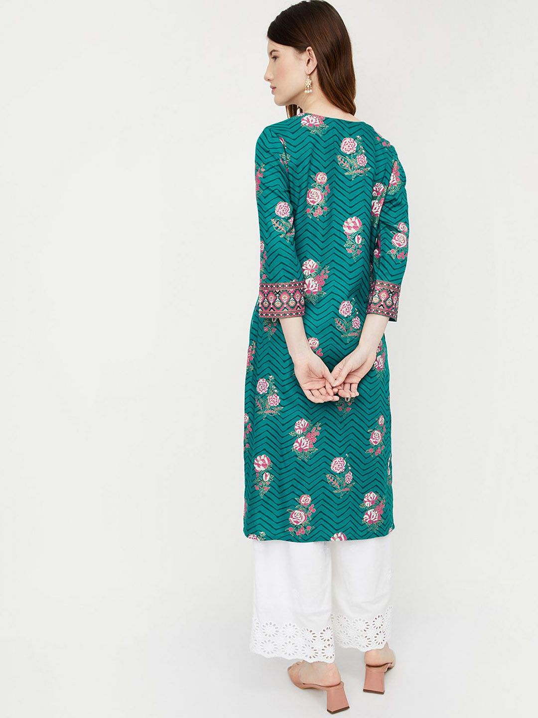 Women's Black Floral Printed Round Neck Straight Kurta