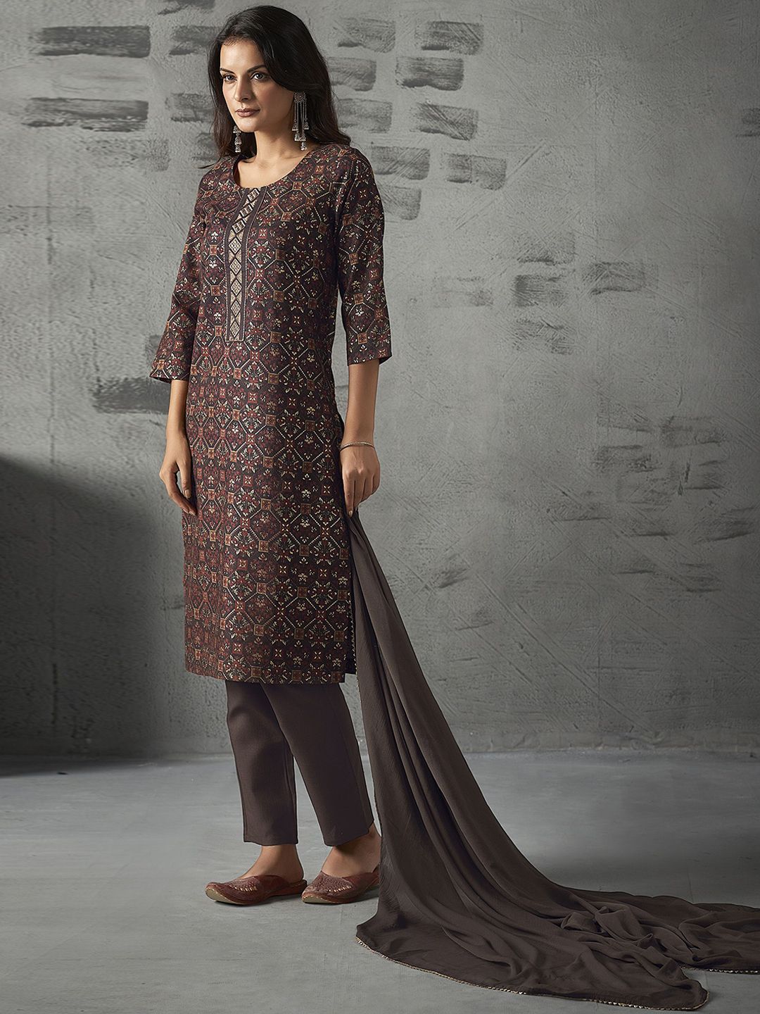 Women Brown Printed Kurta With Trousers