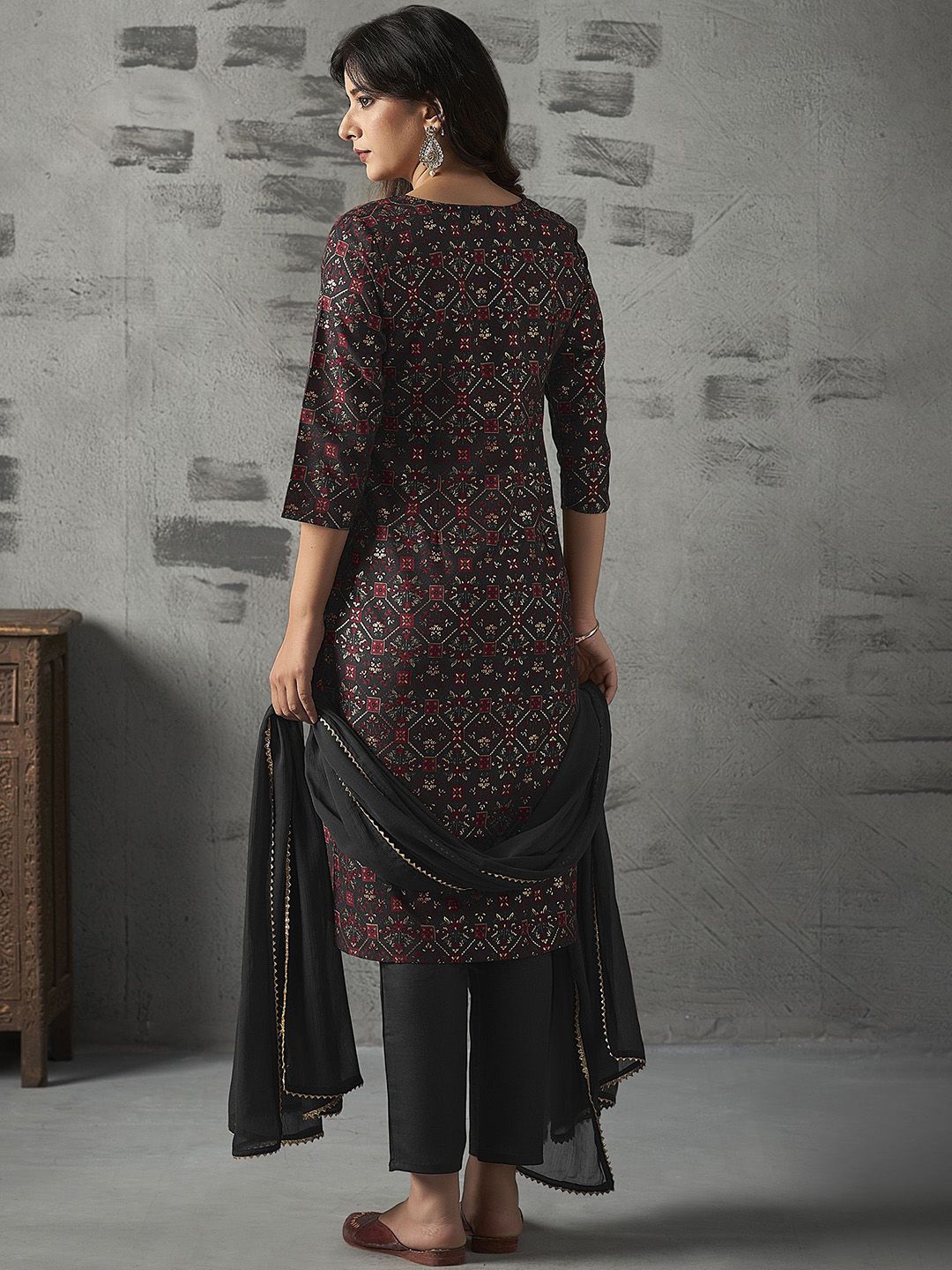 Women's Brown Ethnic Motifs Printed Thread Work Kurta Set With Dupatta
