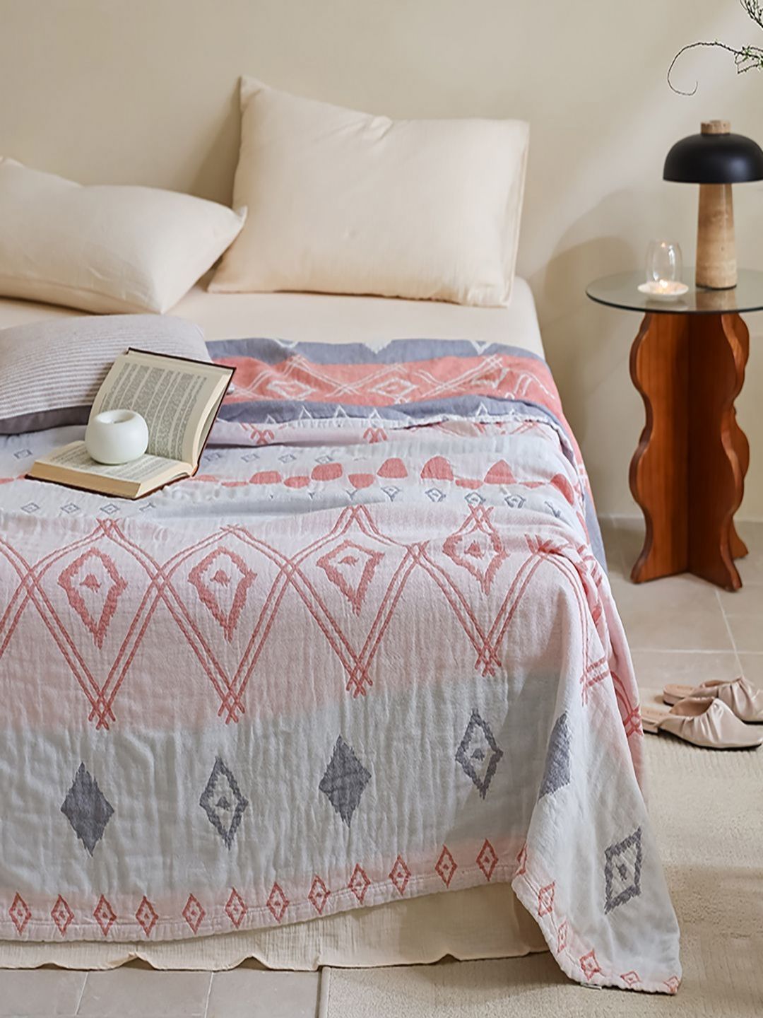 JC HOME White & Peach-Coloured Geometric AC Room 300 GSM Single Bed Quilt-image-15