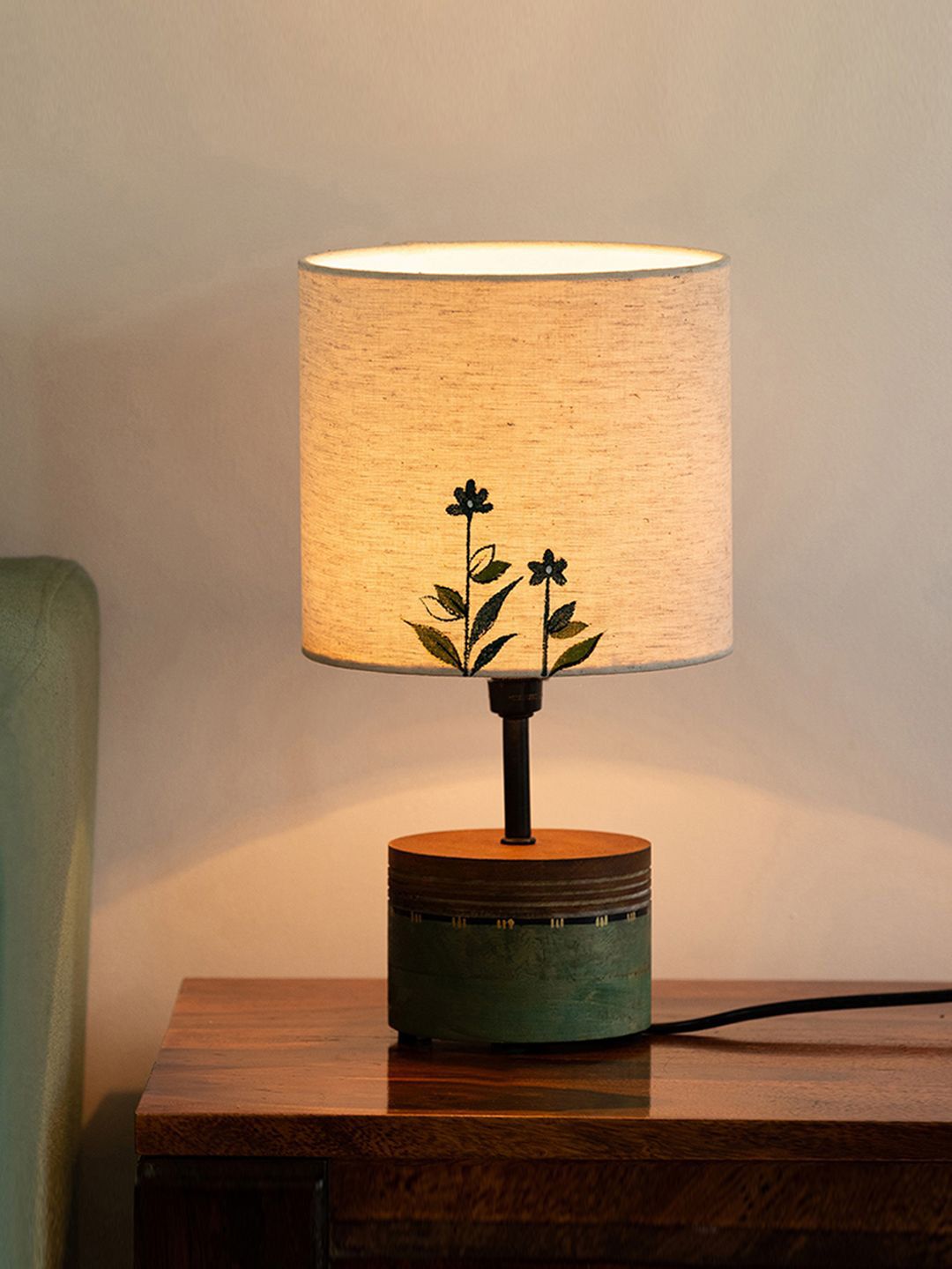 ExclusiveLane Off White & Green Dainty Flowers Printed Cylindrical Shaped Table Lamp-image-46