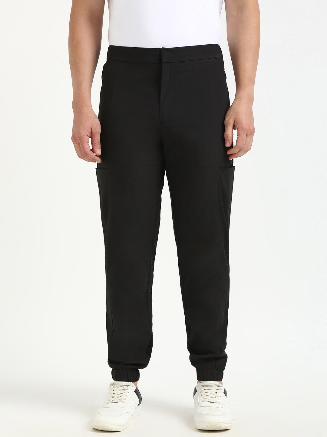 Calvin Klein Jeans Men Tapered Fit Mid-Rise Cargos Trousers-picture-28
