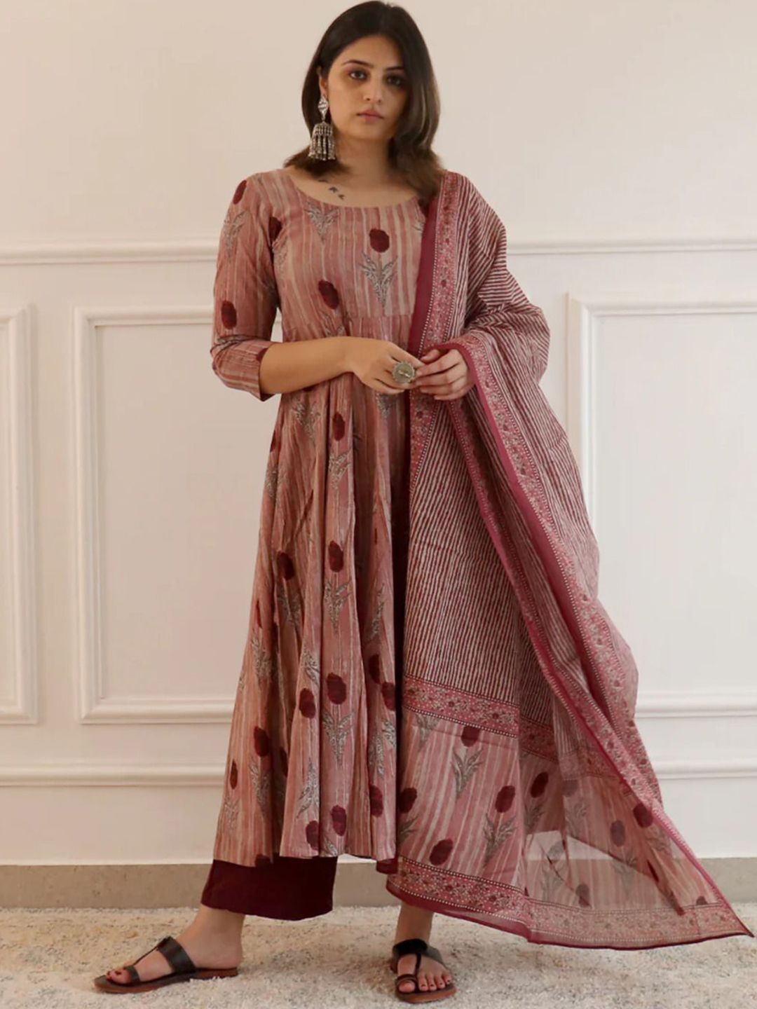 GoSriKi Floral Printed Kurta with Palazzos & Dupatta