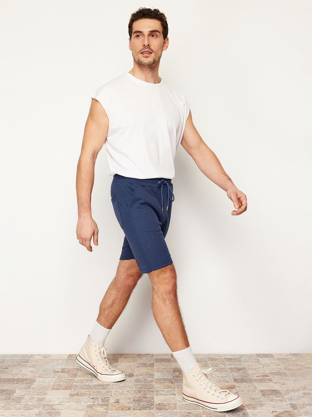 Trendyol Men Mid Rise Regular Shorts-picture-32