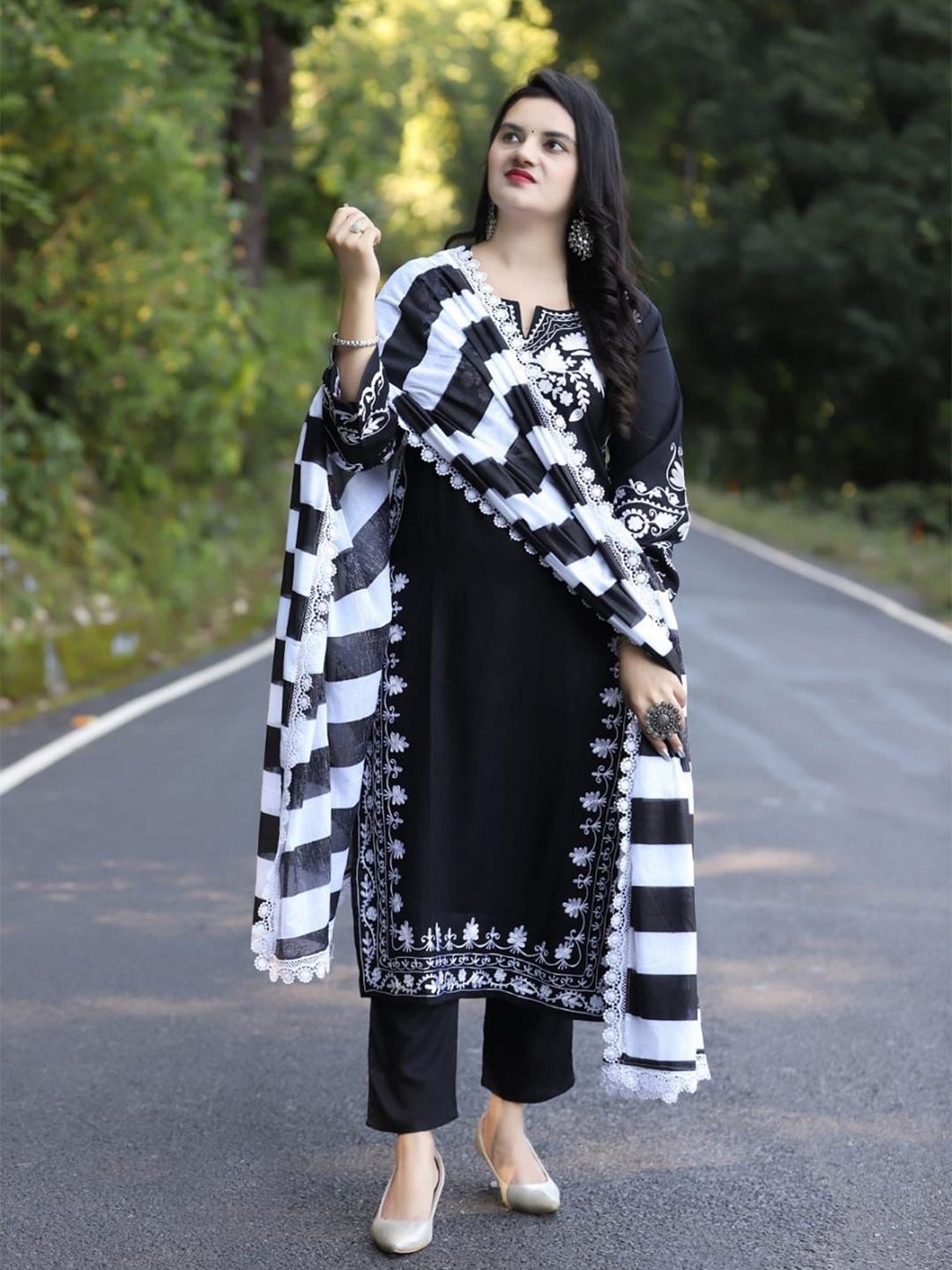 Women Embroidered Thread Work Kurta with Trousers & Dupatta