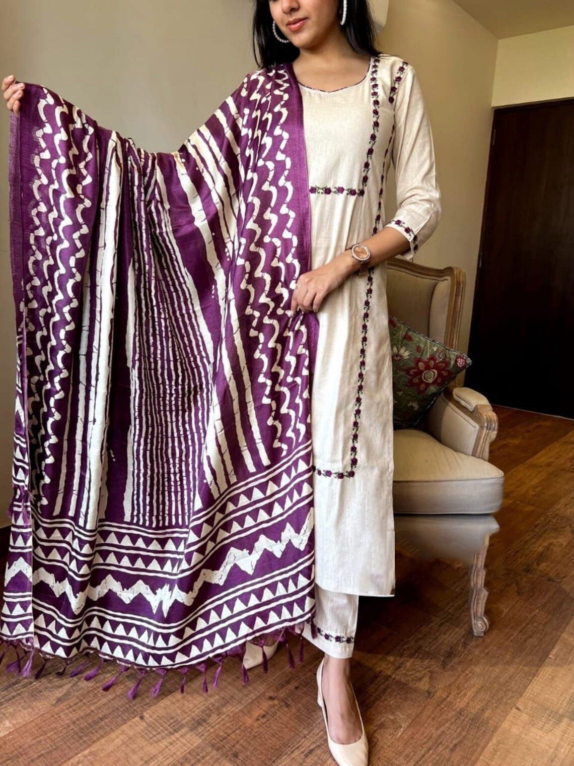 Royal Export Women Floral Embroidered Regular Thread Work Pure Cotton Kurta with Trousers