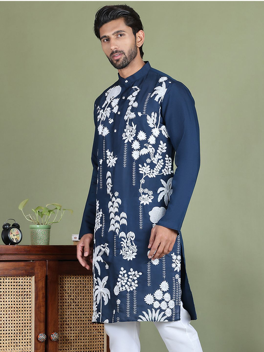 Jompers Men Floral Embroidered Chikankari Floral Kurta-picture-17
