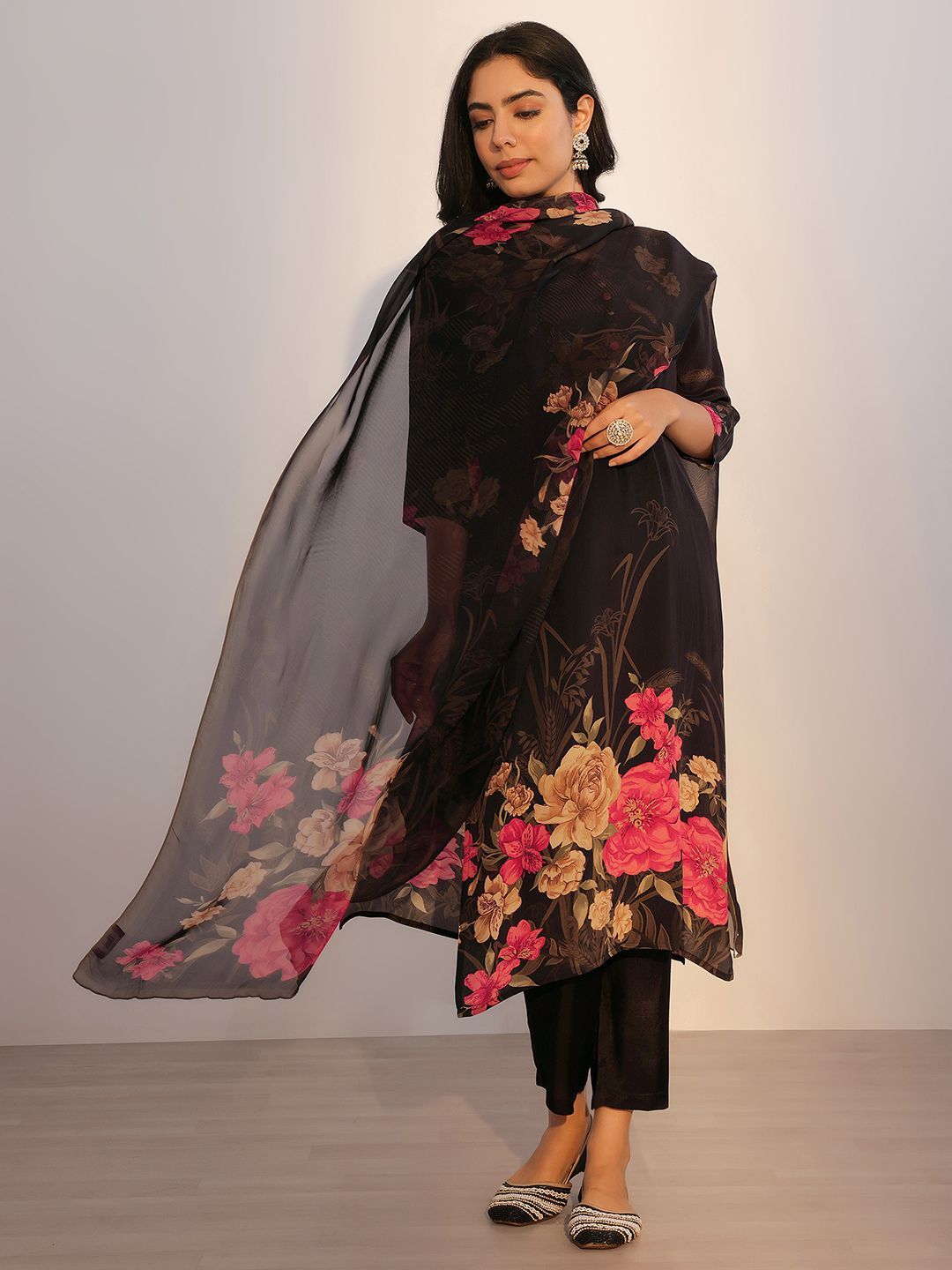 Floral Printed Sleeveless Cotton Straight Kurta & Trousers & Dupatta