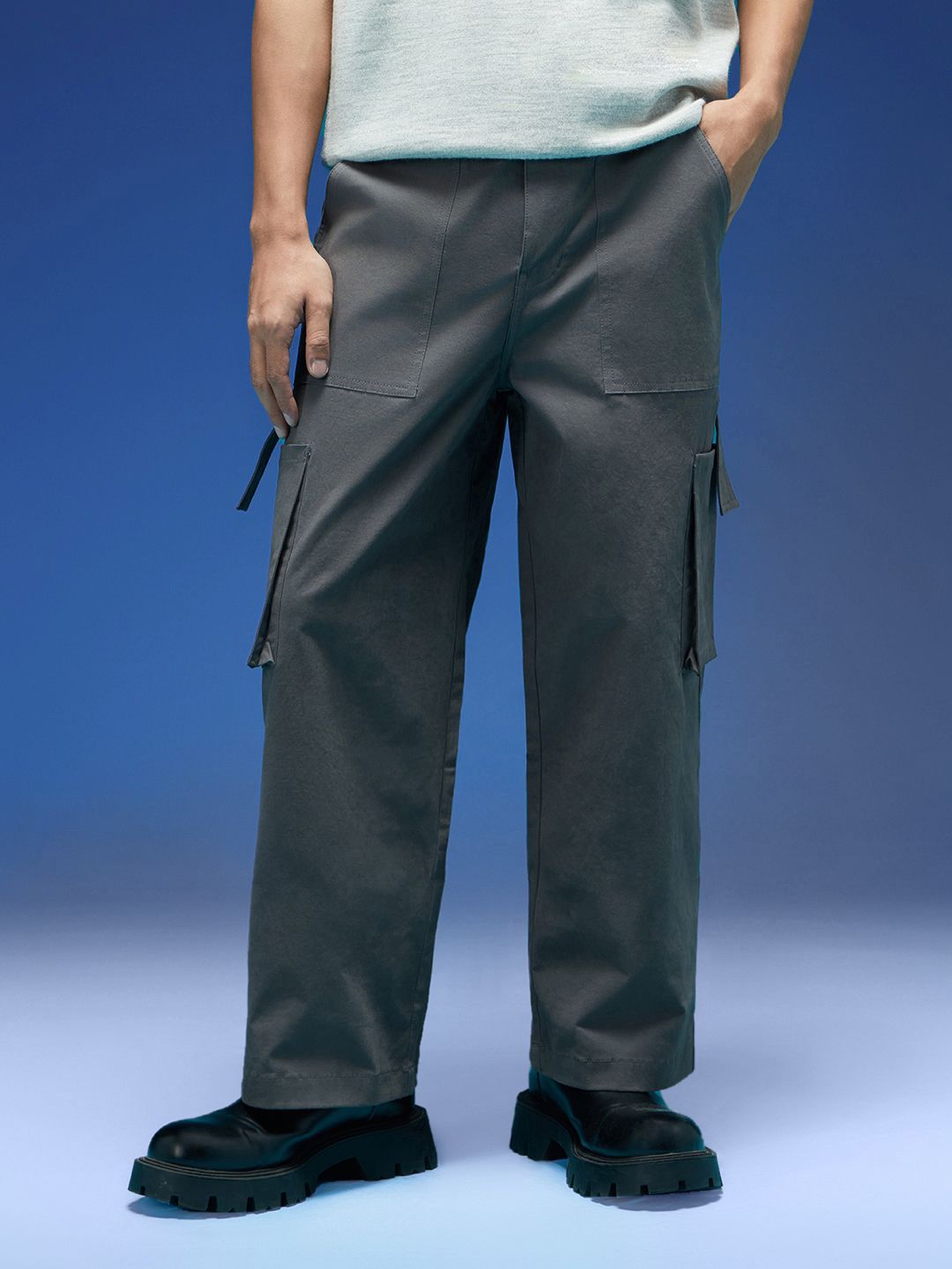 VEIRDO Men Cotton Relaxed Straight Leg High-Rise Cargos Trousers-picture-32