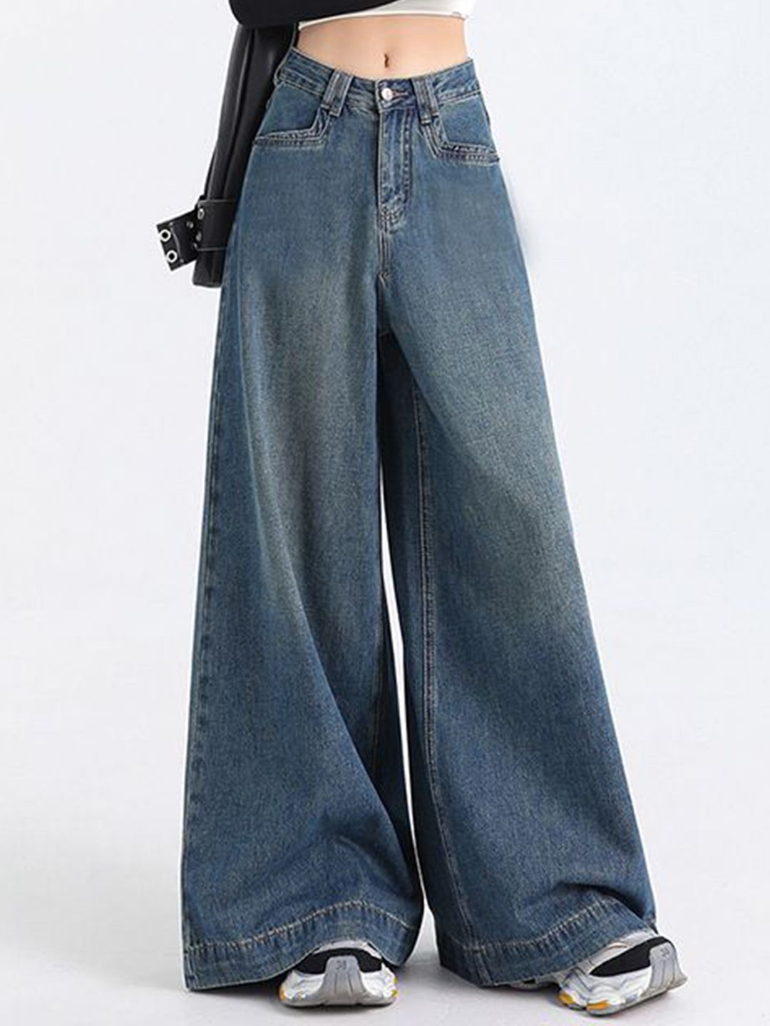 StyleCast x Revolte Women Flared Light Fade Jeans-picture-24