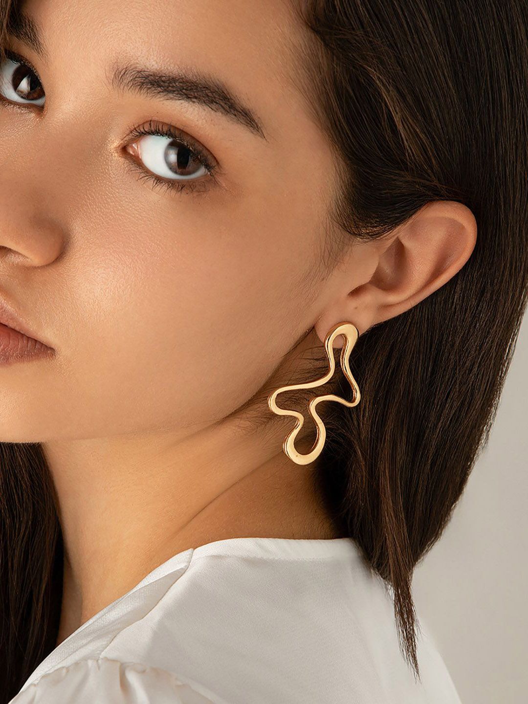 StyleCast x Revolte Gold-Plated Classic Chunky Drop Earrings-picture-25