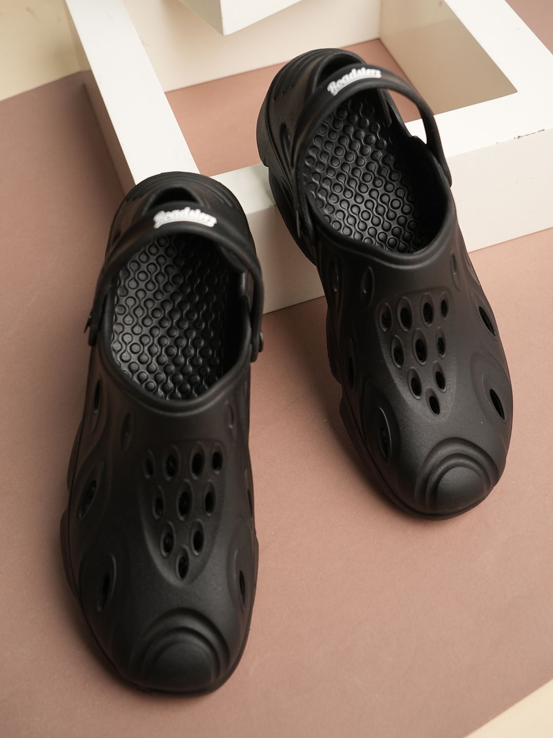 The Roadster Lifestyle Co Men Textured Clogs-picture-17