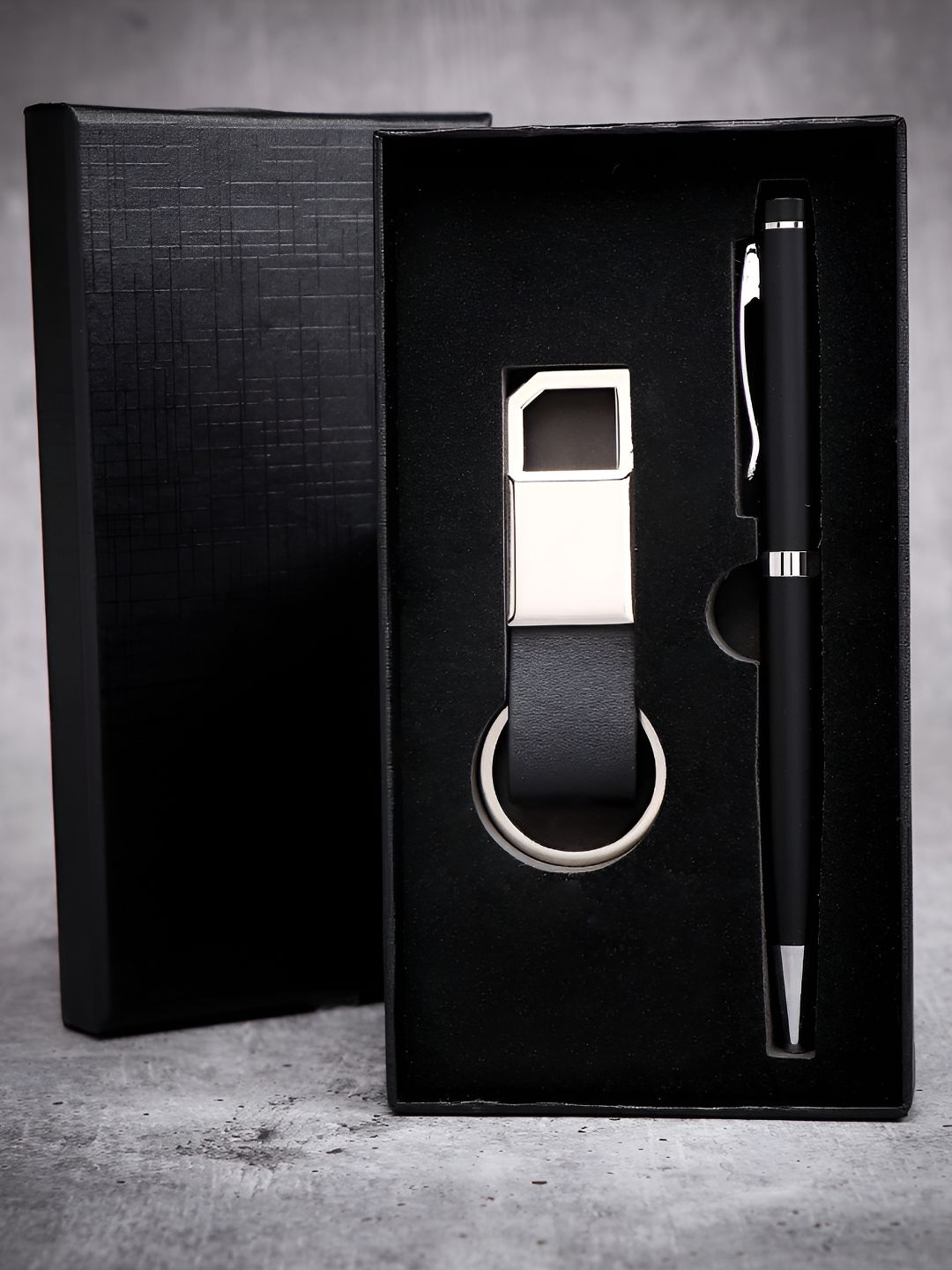 Archies Black Keychain & Pen Gift Set-image-26