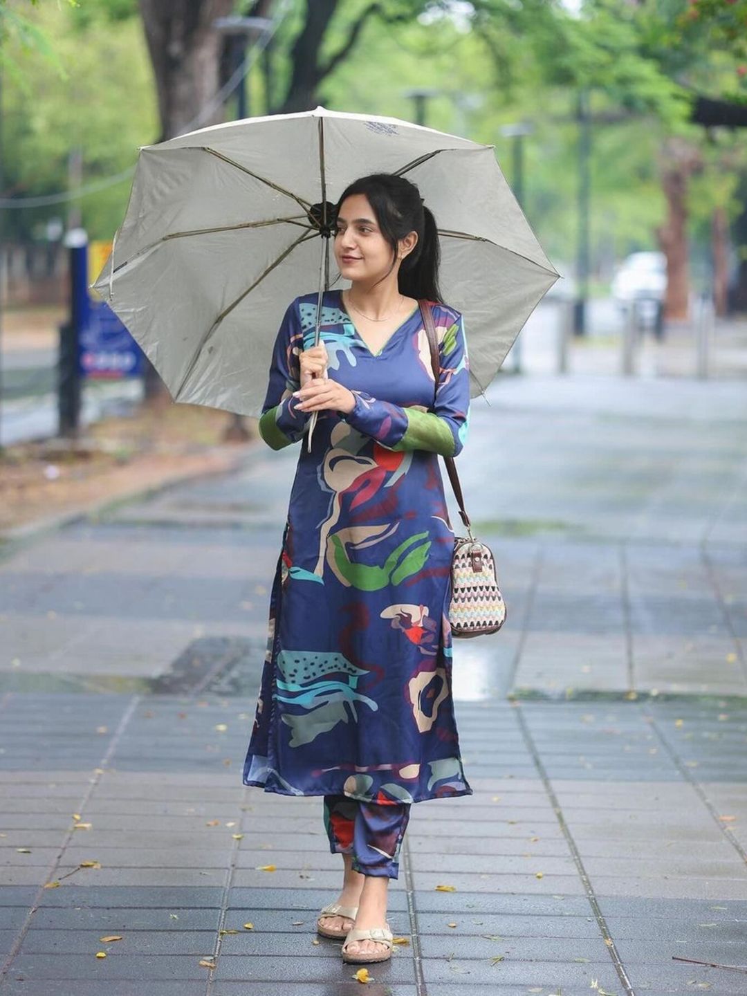 GoSriKi Floral Printed Regular Straight Kurta with Trousers