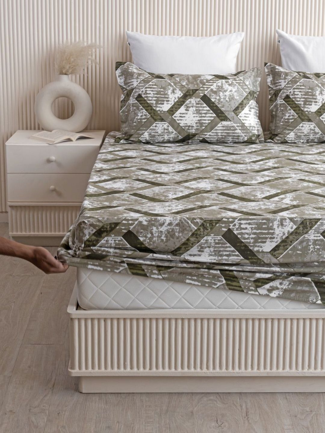 HOMEMONDE Green & White Geometric 210 TC Single Bedsheet with 1 Pillow Covers-picture-28