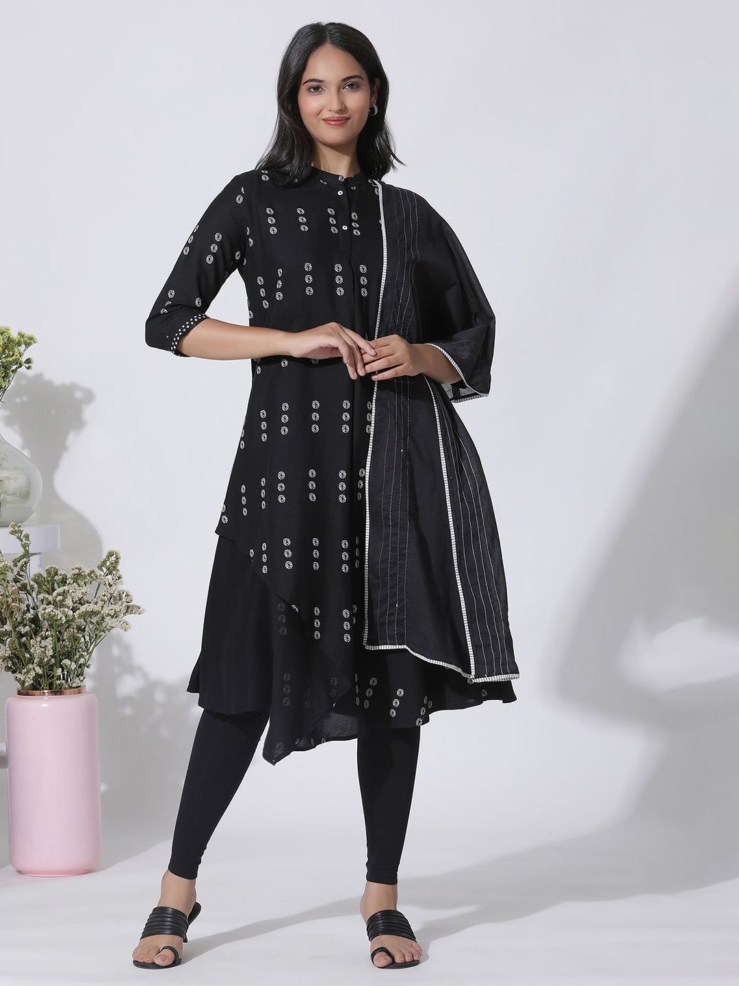 W Embroidered Cotton Dupatta With Kantha Work-picture-11