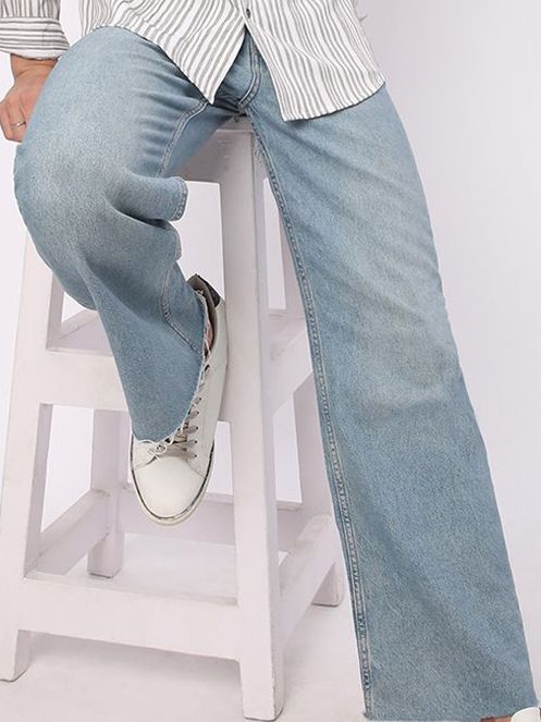 Men's Yellow Standard Slim Fit Horizontal Stripes Opaque Striped Casual Shirt
