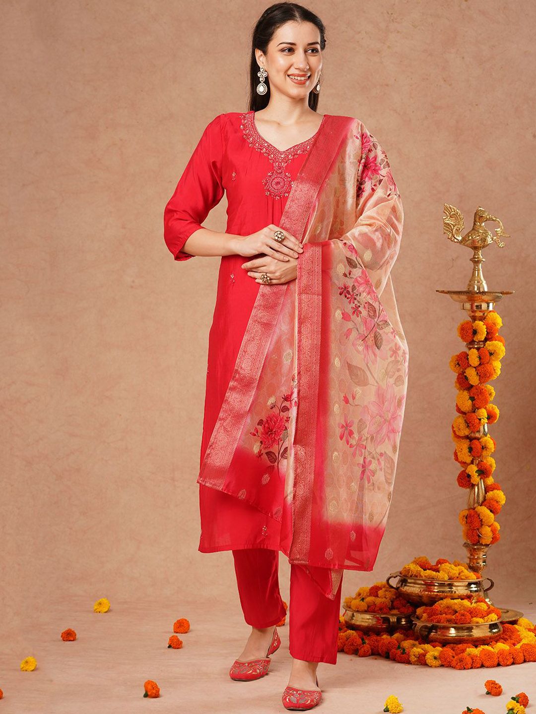 Buy Fashor Floral Embroidered Beads And Stones Kurta With Trouser