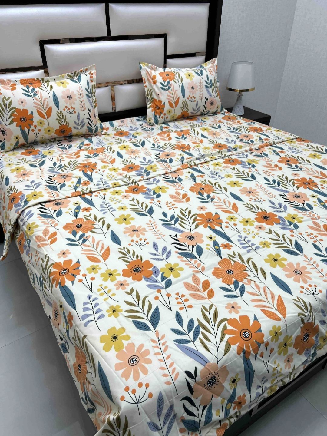 Pure Decor Off White & Peach-Coloured Floral Polycotton 4 Piece Double King Superfine Bedding Set