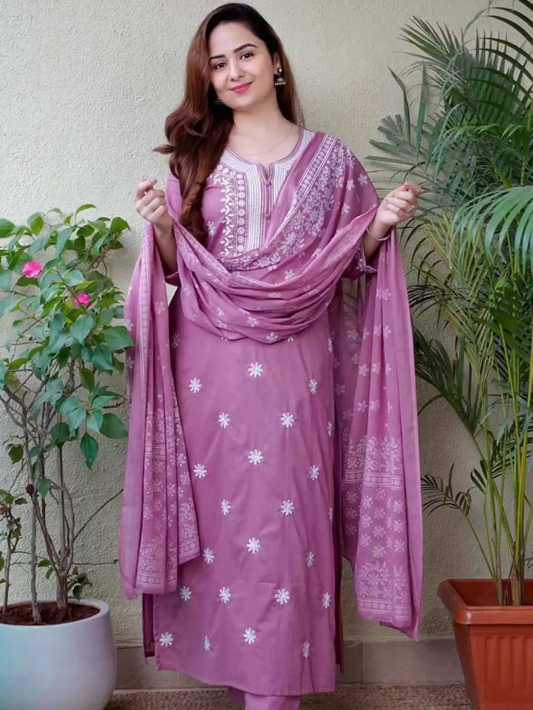 DIVASTRI Women Floral Embroidered Regular Thread Work Kurta with Trousers & With Dupatta