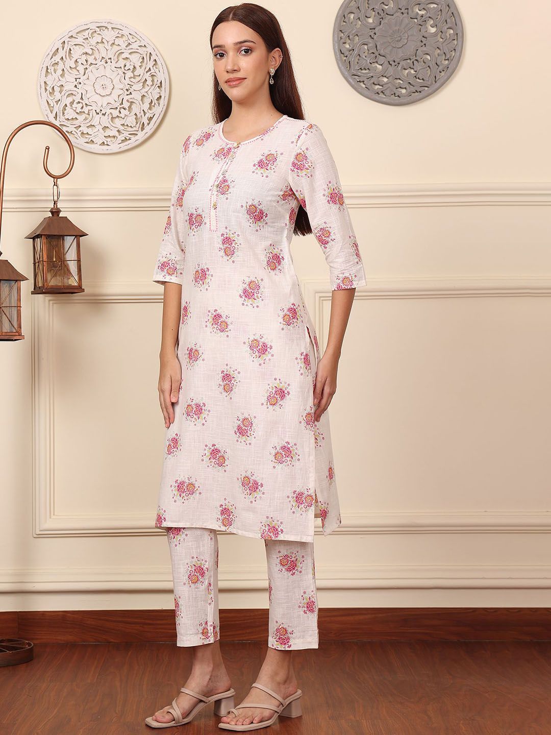 Women Floral Printed Regular Kurta with Trousers