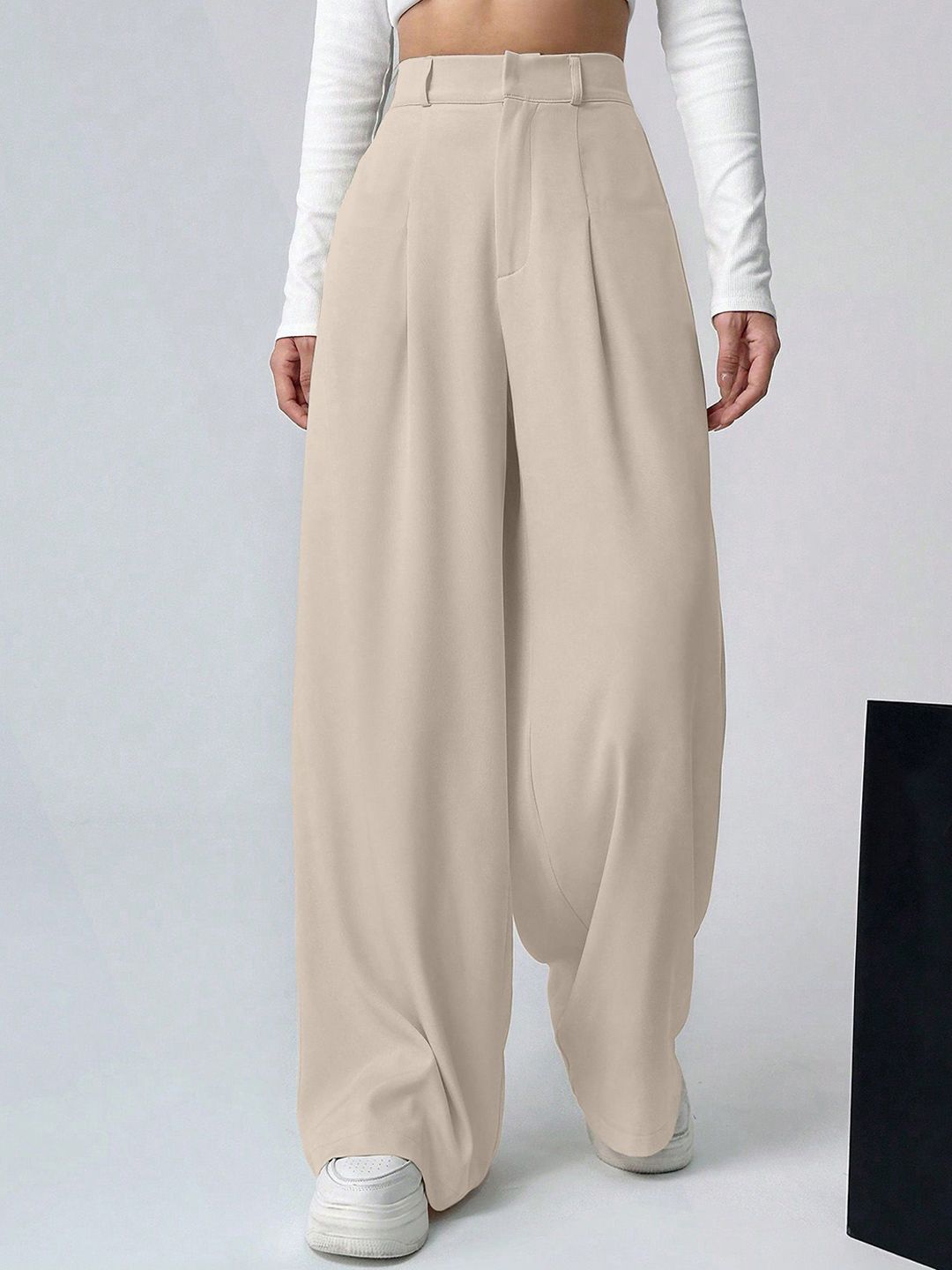 AAHWAN Women Relaxed Loose Fit High-Rise Pleated Trousers