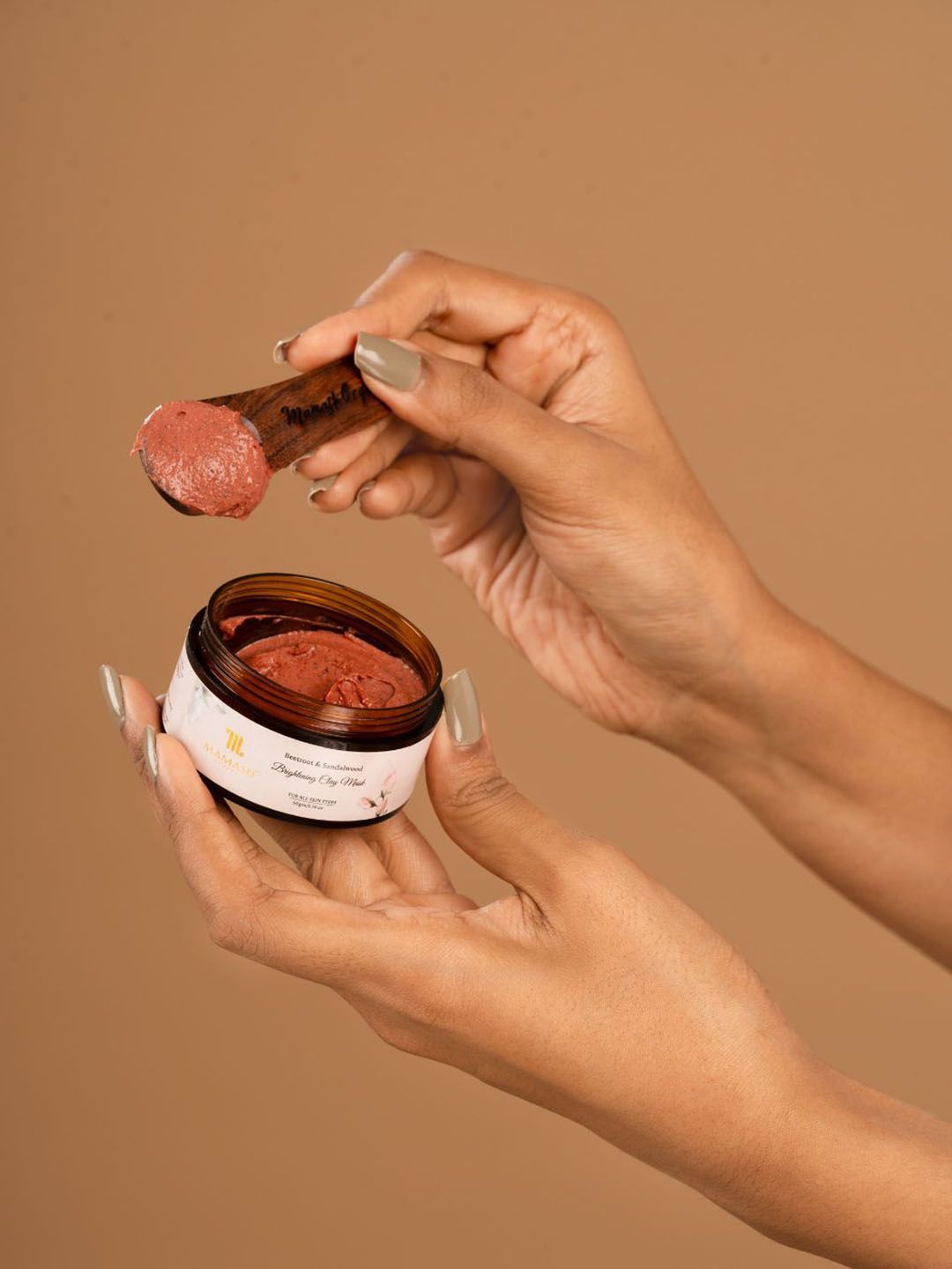 Mamash Organics Deputing Face Mask With Sandalwood & Beetroot- 50 g-image-2