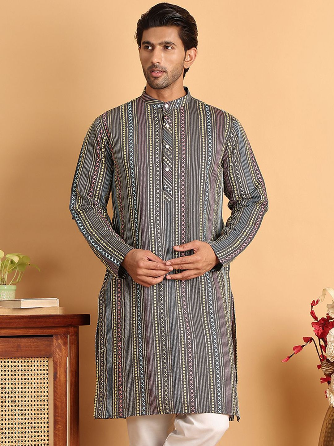 Jompers Men Geometric Embroidered Chikankari Kurta-picture-28