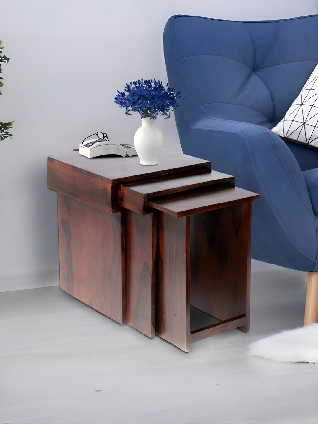 IkiriyaSet of 3 Red Nesting Tables In Dark Walnut Finish