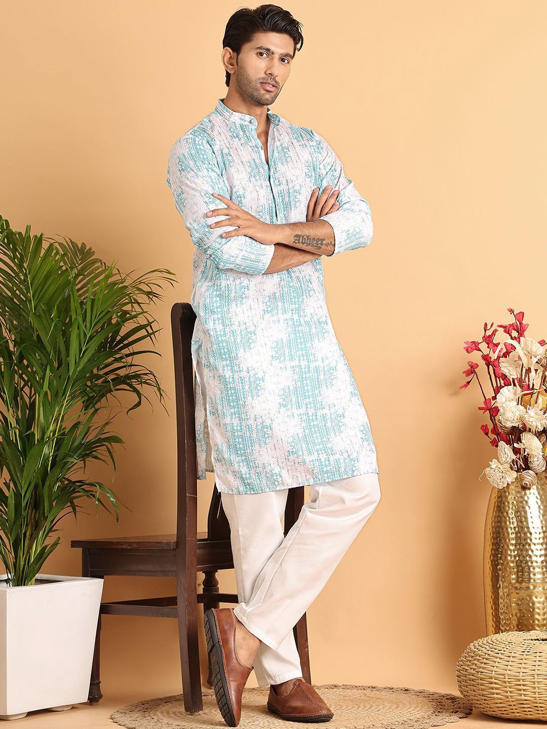 Embroidered Kurta Pyjama Set For Men