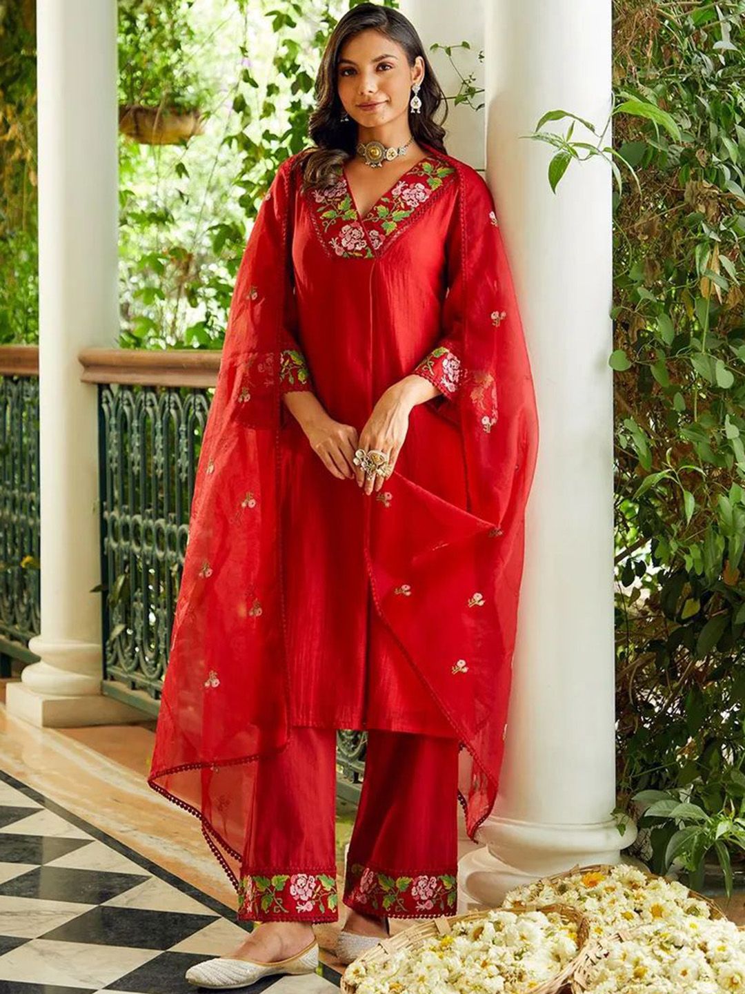 DIVASTRI Floral Embroidered Regular Chanderi Silk Straight Kurta with Trousers & Dupatta