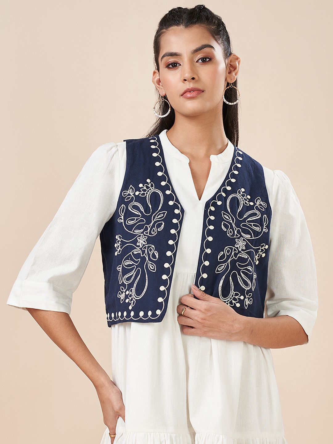 AKKRITI BY PANTALOONS Women Crop Tailored Jacket with Embroidered