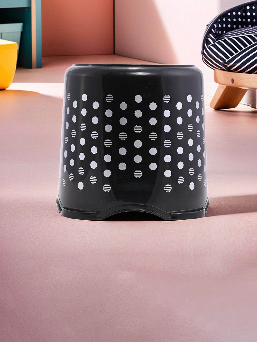 Kuber Industries Black & White Printed Round Stools