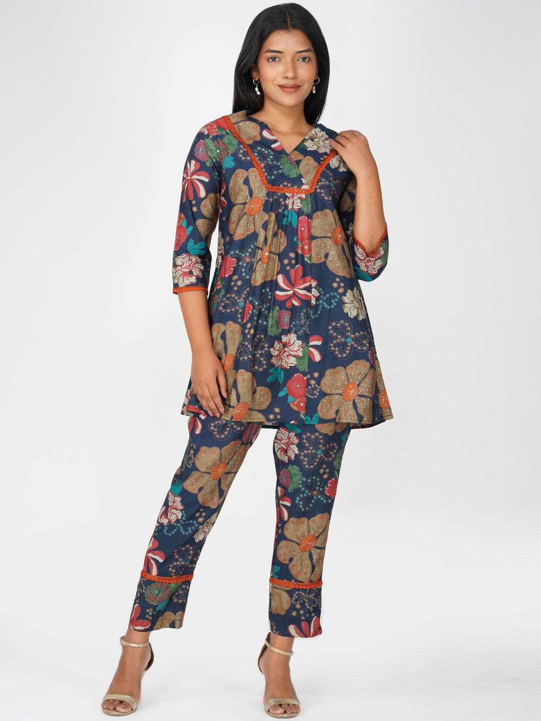 Bindigasm Floral Printed V-Neck Tunic With Trousers-picture-40