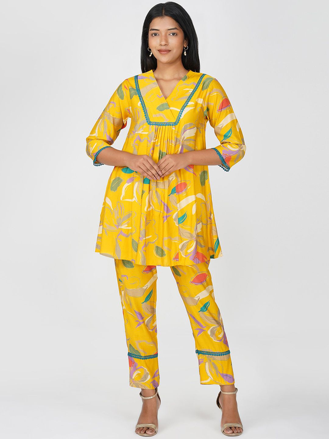 Bindigasm Floral Printed V-Neck Tunic With Trousers-picture-36